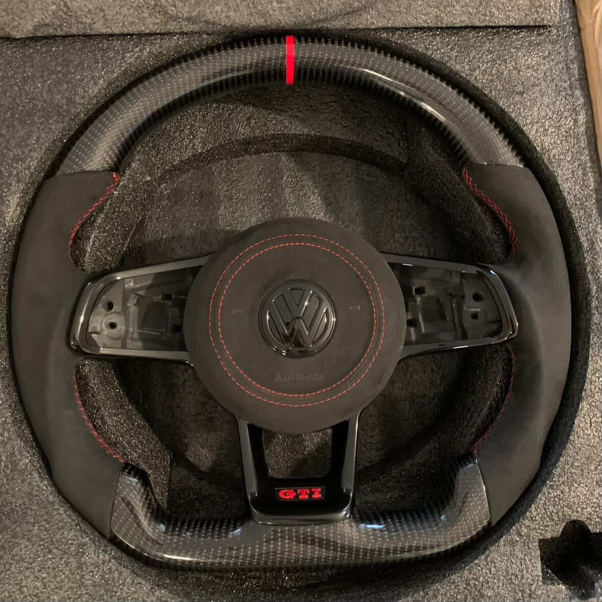 Sportlenkrad für VW Golf 7 – Carbon & Alcantara